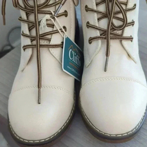 Women's Duena Booties - Picture 7 of 10